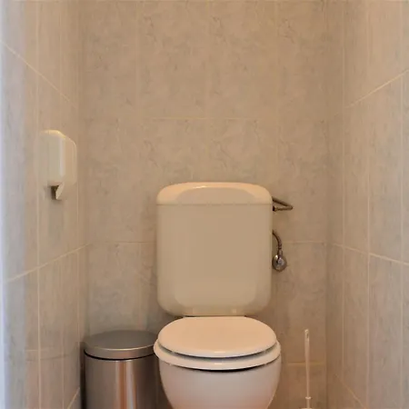 Hideaway With Tub Rochehaut