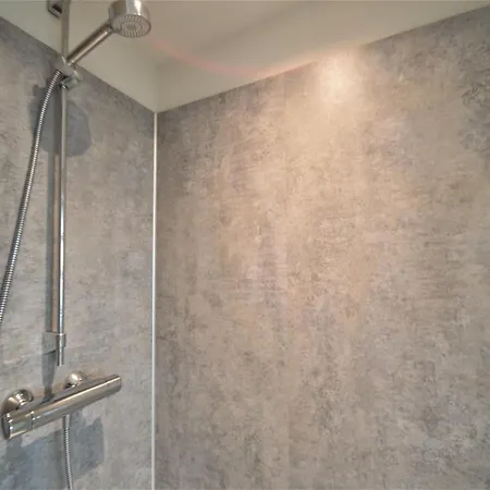 Hideaway With Tub Rochehaut
